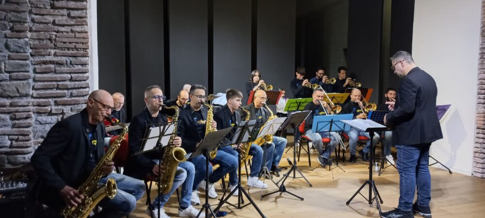 La LWGT Big Band alla Casa delle Culture di Velletri: maestri e allievi di due scuole di musica si sono esibiti insieme